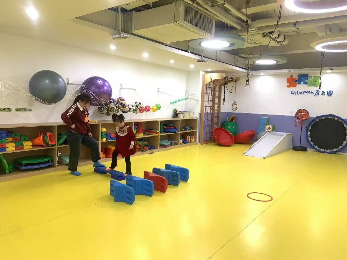 1744168940340811.jpg 677.jpg